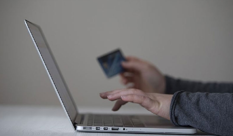 ABD’de ‘Black Friday’ çılgınlığı: Harcanan para belli oldu