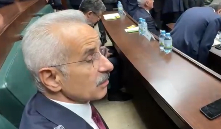 Gebze’de binanın çökmesine metro mu neden oldu? Bakan Uraloğlu’ndan açıklama…