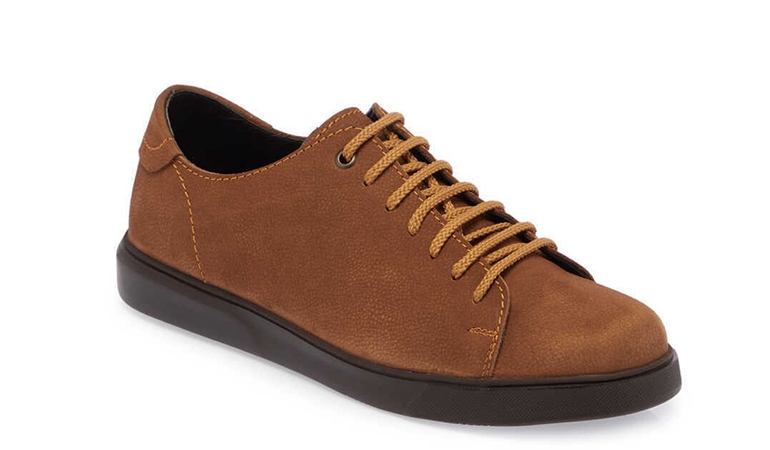 Erkek sneaker modellerinin modern stildeki yeri