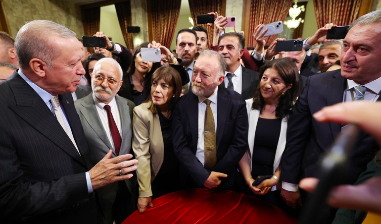 AKP’nin 60 sayfalık açılım raporu ortaya çıktı: Yasal düzenleme şartı…