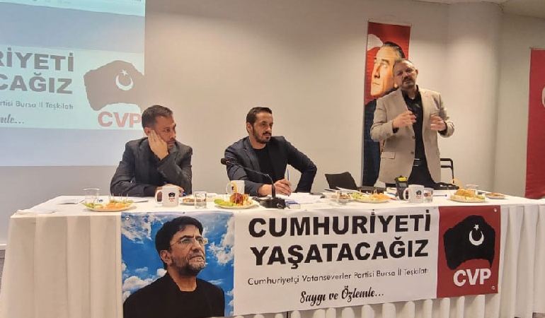 Serkan Öz, Erdem Atay ve Eray Çelebi, Bursa’da bölücü açılımı anlattı