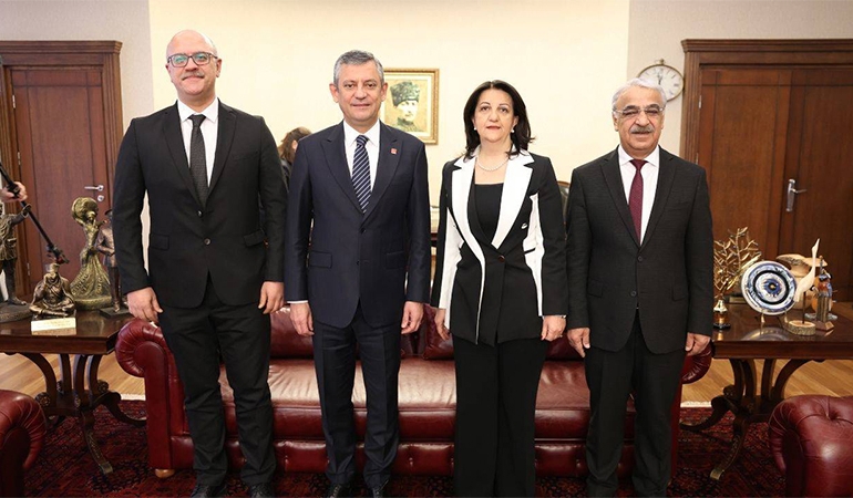 DEM Parti’den CHP’ye ziyaret: Özgür Özel’den ‘Leyla Zana’ tepkisi