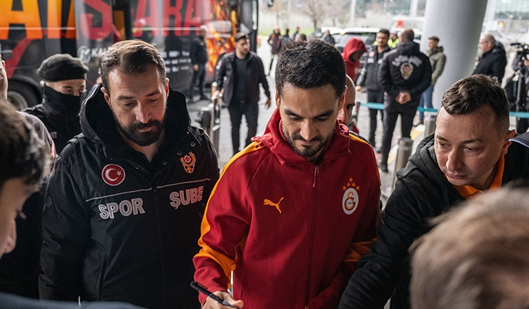 Galatasaray, Monaco maçı için Fransa’ya hareket etti: O isimler kafilede yer almadı