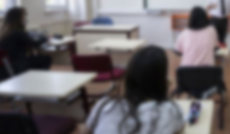 Kız öğrencilerin fotoğraflarını müstehcen içeriğe dönüştüren 2 liseli tutuklandı