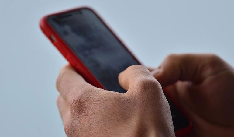 Sosyal medyadan tanıştıkları kişiyi darp ve gasbeden sevgililer tutuklandı