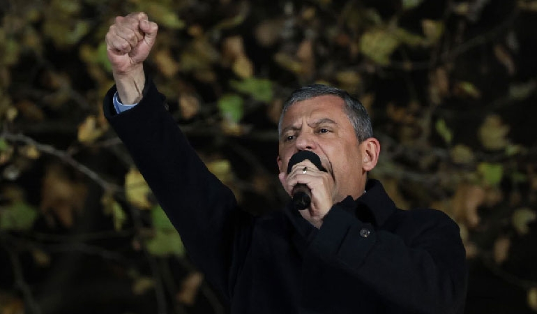 Özgür Özel anket sonucu açıkladı: ‘Erdoğan’a bir hediyem var’