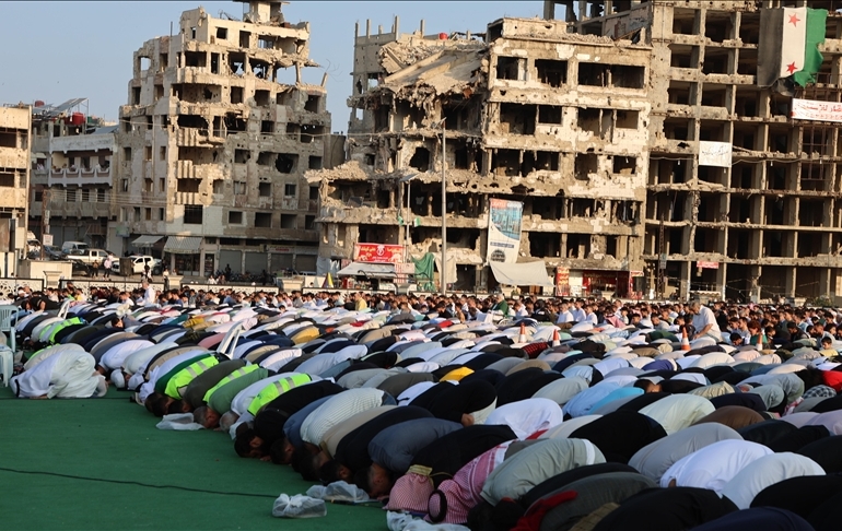 Suriye’de camide terör saldırısı: Çok sayıda ölü ve yaralı