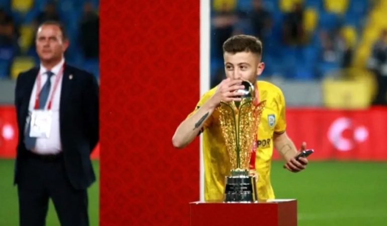 Futbolcu Uğurcan Bekçi silahlı saldırıya uğradı: Durumu ağır!