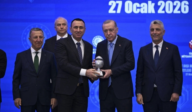 Erdoğan’dan ödül alan müteahhidin dolandırıcılıktan ceza aldığı ortaya çıktı