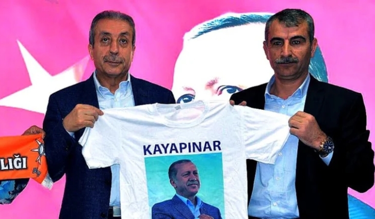 Uyuşturucuları araca yükleyip türbede dua etmiş! AKP’li eski başkana istenen ceza belli oldu