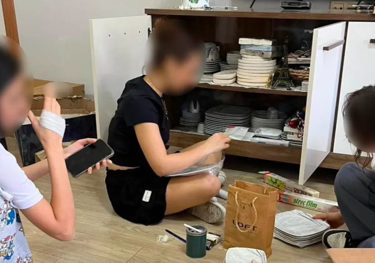 Öğrencilere evini temizleten öğretmen gözaltına alındı