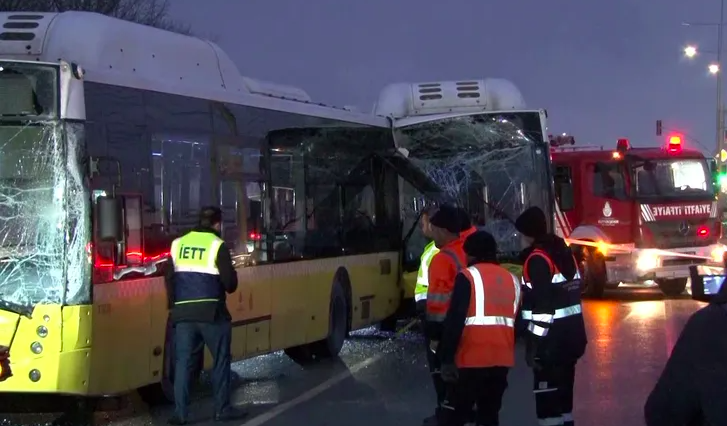 Başakşehir’de 3 İETT otobüsü çarpıştı: Yaralılar var!
