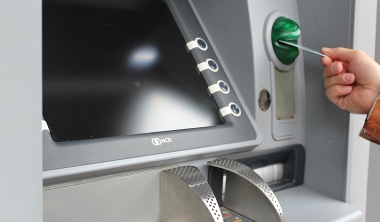 ATM’lerde yeni dönem başladı: Kartını takan bu uyarıyı görecek