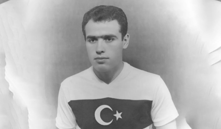 Eski milli futbolcu Ayfer Elmastaşoğlu hayatını kaybetti