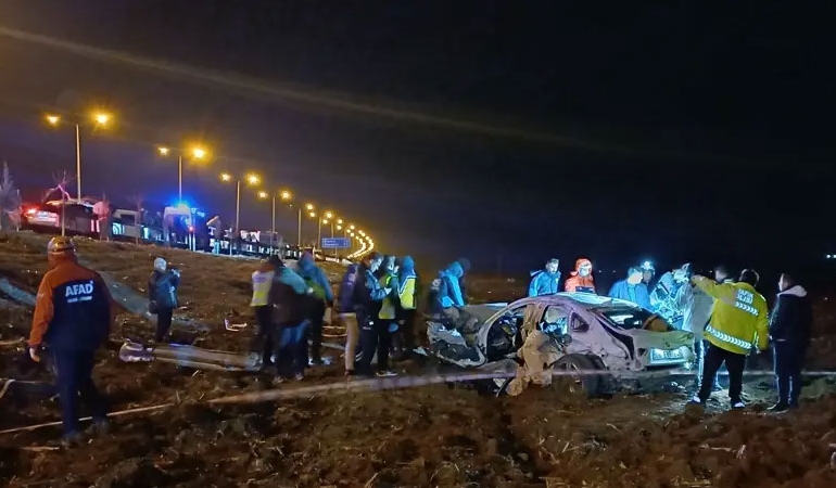 Batman’da iki araç şarampole uçtu: Ölü ve yaralılar var