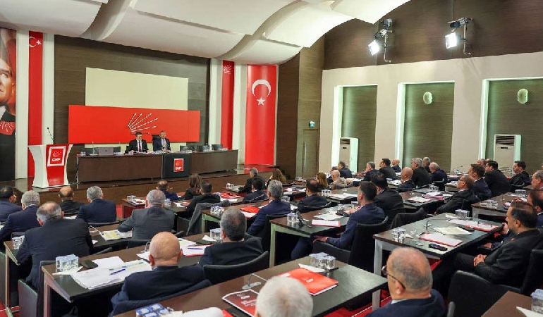 Özgür Özel il başkanlarıyla buluştu: CHP’den ‘Kürt meselesi için konferans’ kararı
