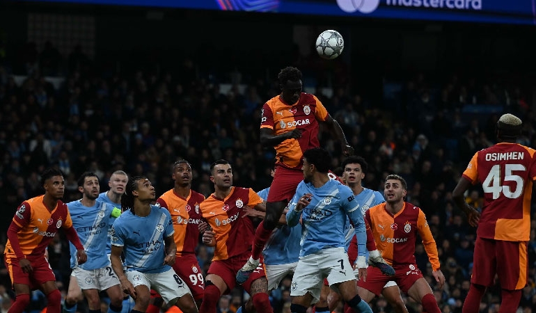 M. City 2 farkla galip: Galatasaray Şampiyonlar Ligi’nde play-off’ta