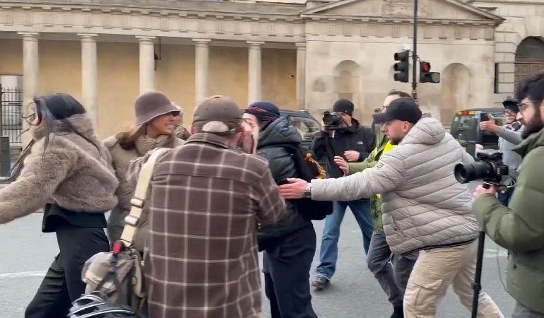 PKK yandaşları Londra’da vatandaşlara saldırdı