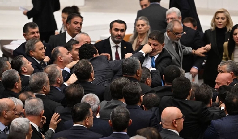 TBMM’ye Fransız disiplin modeli geliyor: Huzur bozan vekile maaş kesintisi ve giriş yasağı