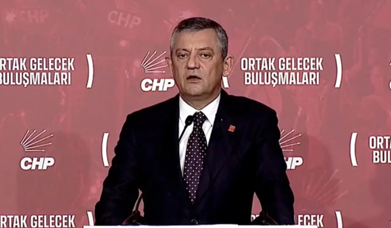 Özgür Özel’den ‘açılım’ mesajı: ‘CHP’ye rol biçmeye çalışanları dikkatle izliyoruz’