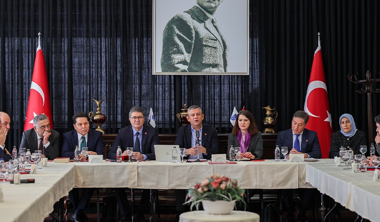 CHP’de açılım toplantısı: Özgür Özel’den ‘İmralı’ ve ‘yasal düzenleme’ mesajları