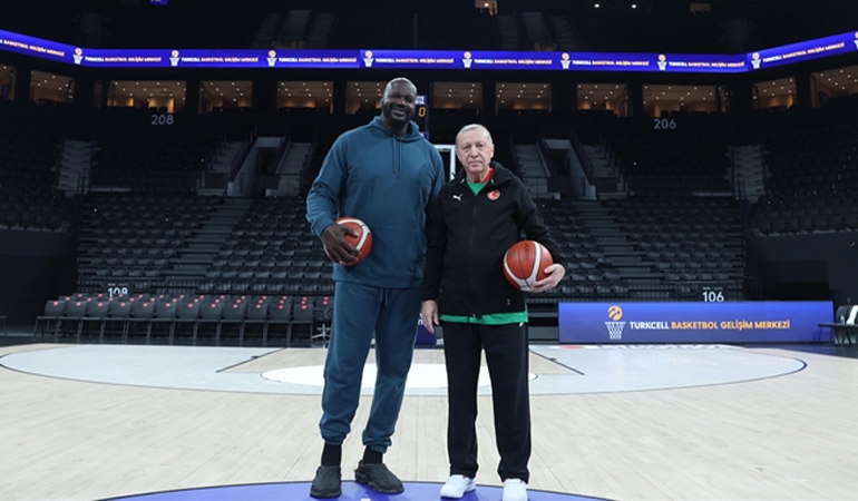 Erdoğan, eski NBA oyuncusu Shaquille O’Neal ile basketbol oynadı