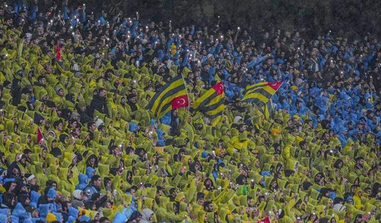 Süper Kupa’da gündem olan yağmurlukların Fenerbahçe’ye maliyeti ortaya çıktı