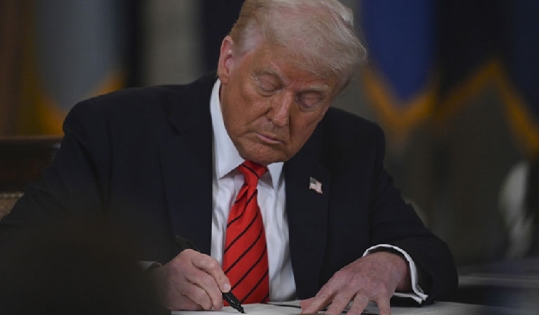 Trump, kendisini ‘Venezuela Geçici Başkanı’ ilan etti