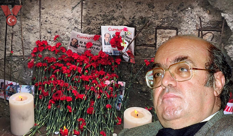 Uğur Mumcu evinin önünde türkülerle anıldı