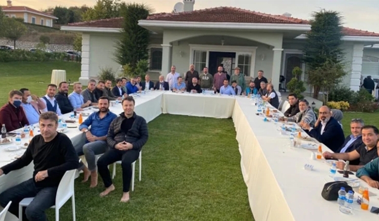 Veyis Ateş’in lüks villasında doğum günü partisi: AKP’li başkanlardan gazetecilere kimler katıldı?