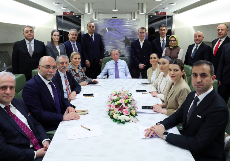 Erdoğan’dan uçakta dikkat çeken mesajlar… CHP’yi eleştirdi: Kılıçdaroğlu dönemi bu dönemden çok farklıydı