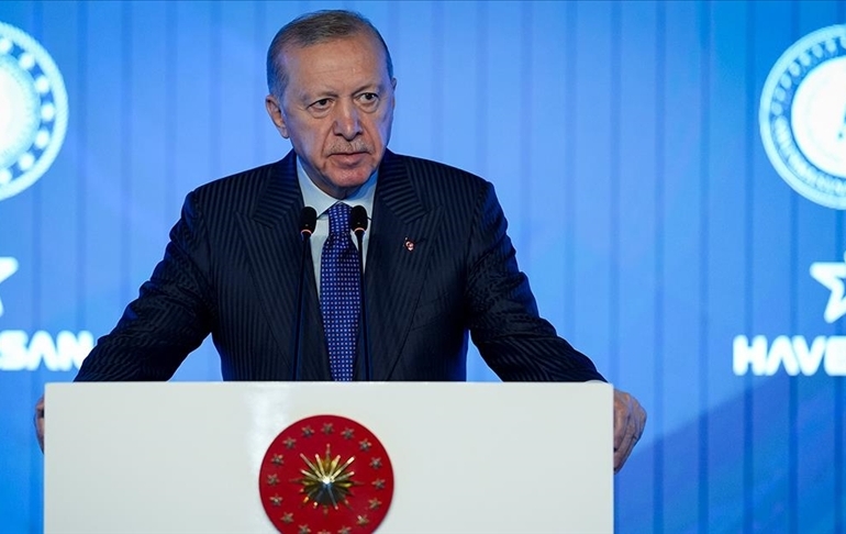 Erdoğan: 100 yıldan beri bir toplu iğne yapmaktan bile aciz bu milleti…