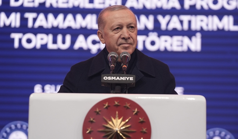 Erdoğan, Özel’e ‘6 Şubat’ üzerinden yüklendi: ‘Boş atıp dolu tutturmanın derdinde’