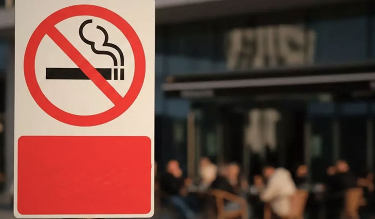 Sigara yasakları genişliyor: Parklar, plajlar, yürüyüş yolları, bina girişleri, otobüs durakları…
