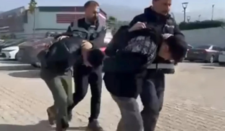 Sosyal medyadan korkunç tuzak: Genç kıza cinsel saldırıda bulunup gasbettiler!
