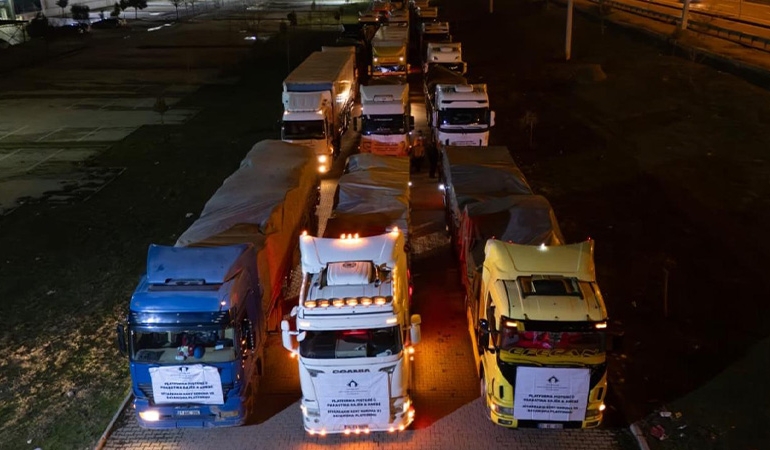 Diyarbakır’dan Kobani’ye 25 tırlık yardım