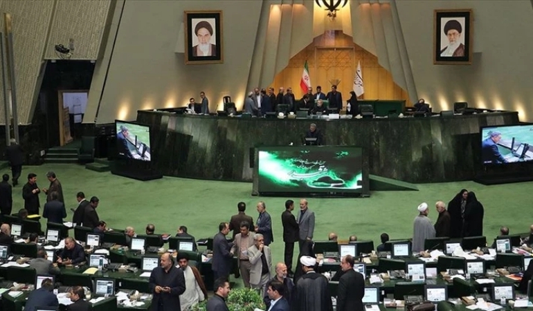 İran’da yeni dini lider seçildi