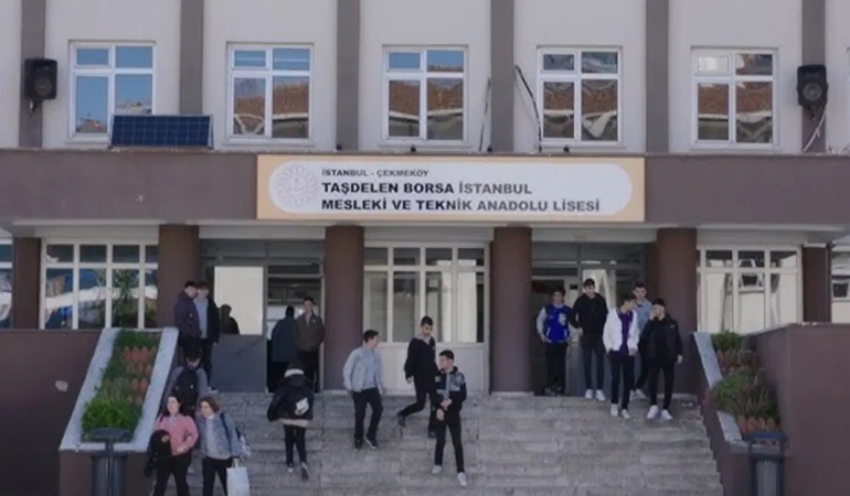 Çekmeköy’de lisede bıçaklı saldırı: Bir öğretmen hayatını kaybetti, yaralılar var!