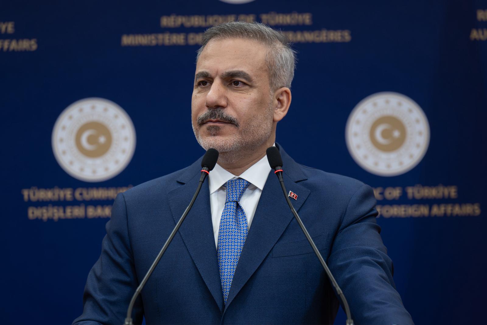 Dışişleri Bakanı Fidan, Bangladeş Dışişleri Bakanı Rahman ile ortak basın toplantısı düzenledi