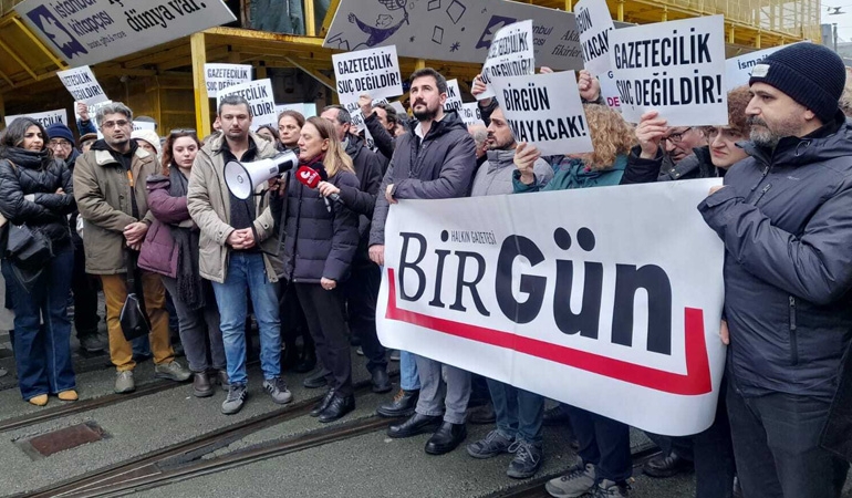 Meslektaşlarından gözaltındaki İsmail Arı için eylem: Ankara ve İstanbul’da buluştular