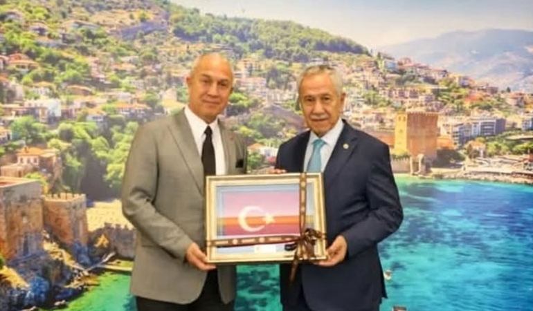 AKP’den transfer olmuştu: CHP’li Alanya Belediye Başkanı’nın adaylığını Bülent Arınç istemiş