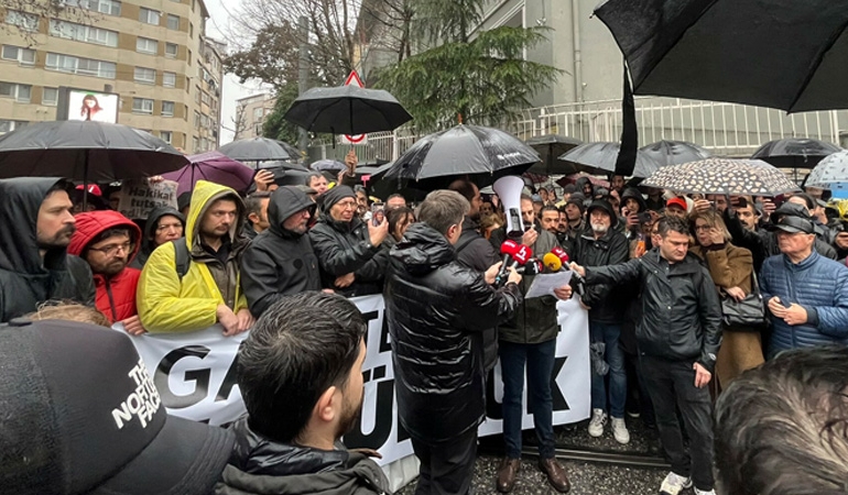 Gazetecilerden tutuklu meslektaşları için eylem: Korkmuyoruz çünkü…