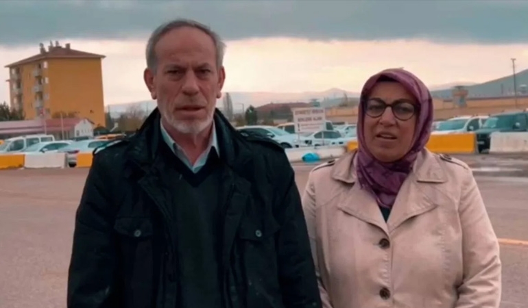 İsmail Arı’nın anne ve babası cezaevi önünden sordu: Doğruları yazdığı için mi?