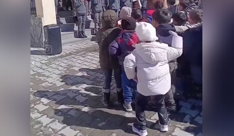 ‘Kabe’de Hacılar’ ilahisiyle dans eden çocuğun ailesinden açıklama: Onun için her şey ritimden ibaret