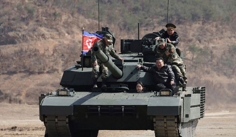 KDHC lideri Kim’in kızı tank kullandı