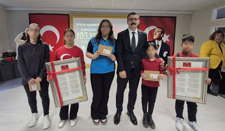 Lalapaşa Kaymakamlığı’ndan ‘İstiklal Marşı hediyesi’ açıklaması