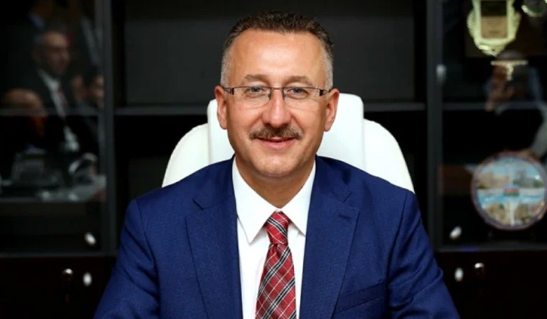 Adapazarı Belediye Başkanı Mutlu Işıksu AKP’den istifa etti