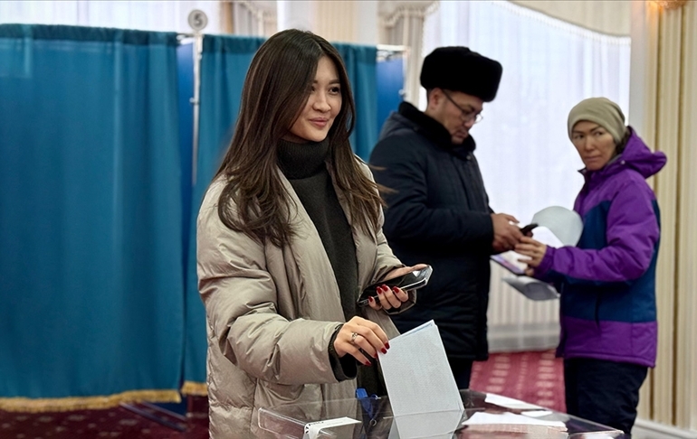 Kazakistan’da halk yeni anayasaya ‘evet’ dedi