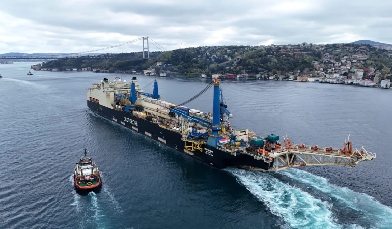 İstanbul Boğazı’nda gemi trafiği çift yönlü askıya alındı
