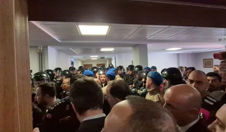 Zonguldak’ta seçim krizi: CHP kürsüyü terk etmedi… ‘Bu sonucu kabul etmiyoruz’